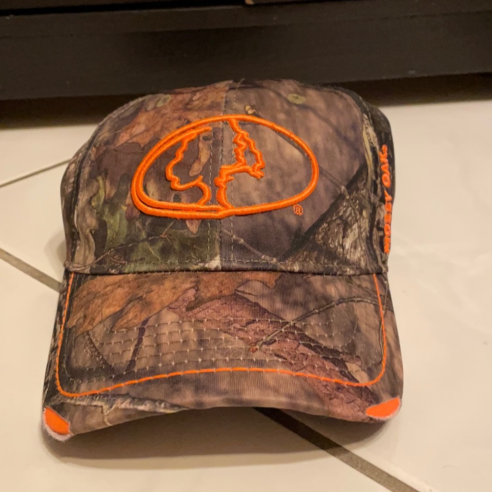 Mossy oak cap in perfect condition almost new camo